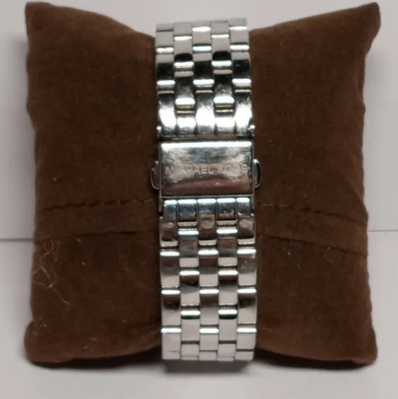 Michael Kors women's Silver Tone Chronograph w Date Oversized Quartz Watch. - Picture 6 of 9